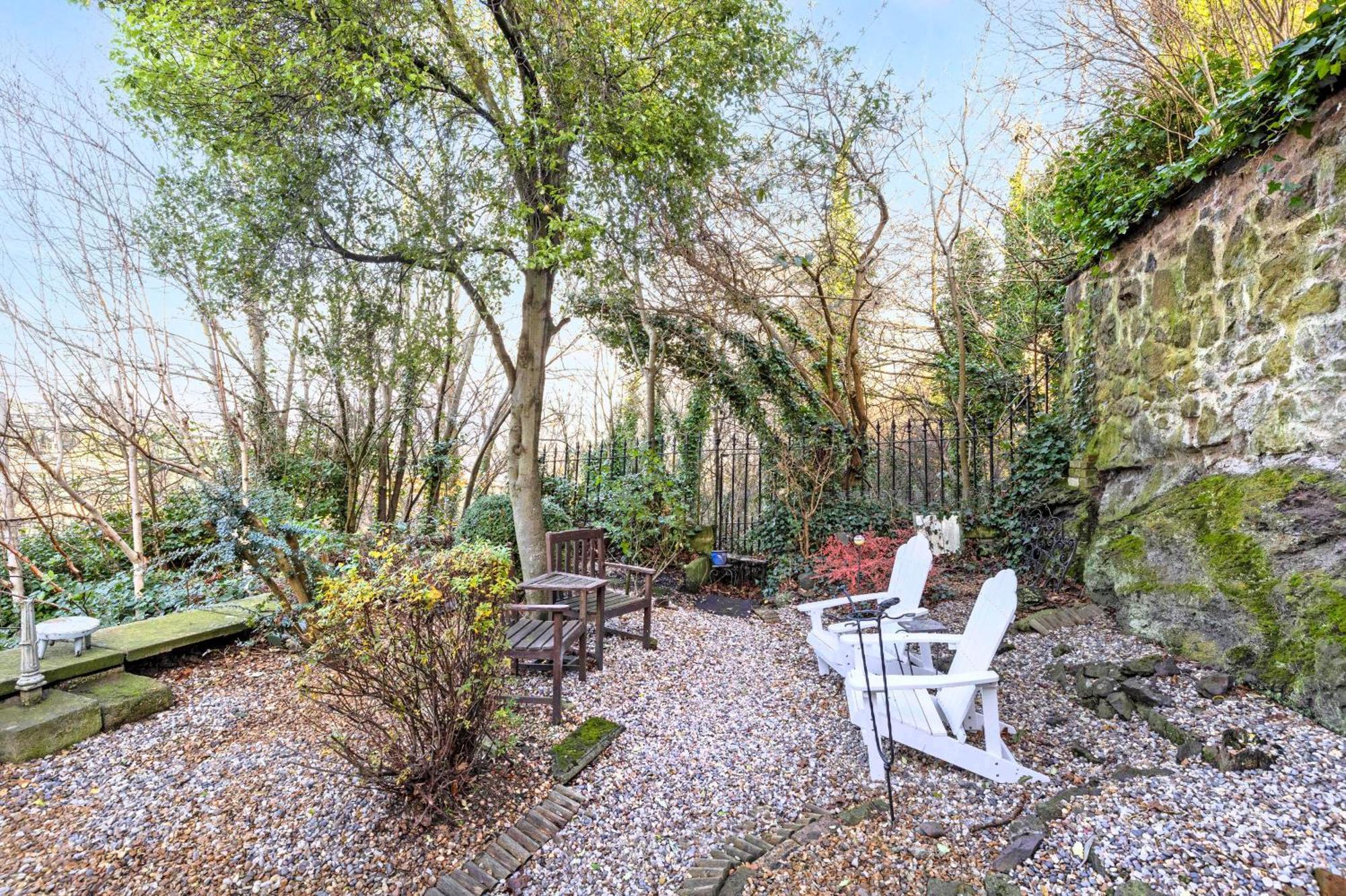 Joivy Beautiful Apartment, Private Garden, Calton Hill Edinburgh Bagian luar foto